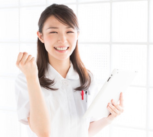 笑顔のナース　タブレット