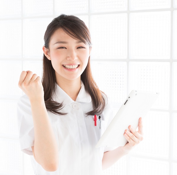 医療事務_ガッツポーズpixta_8300083_L