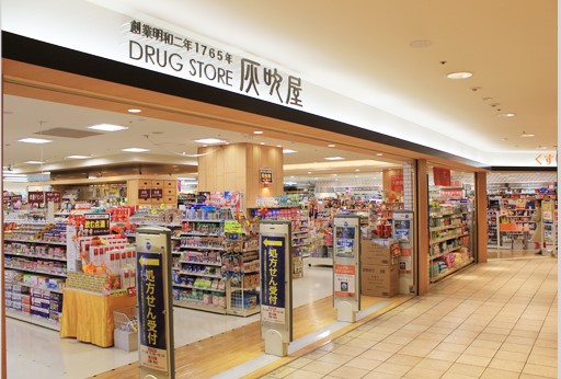 ドラッグストアも運営しています