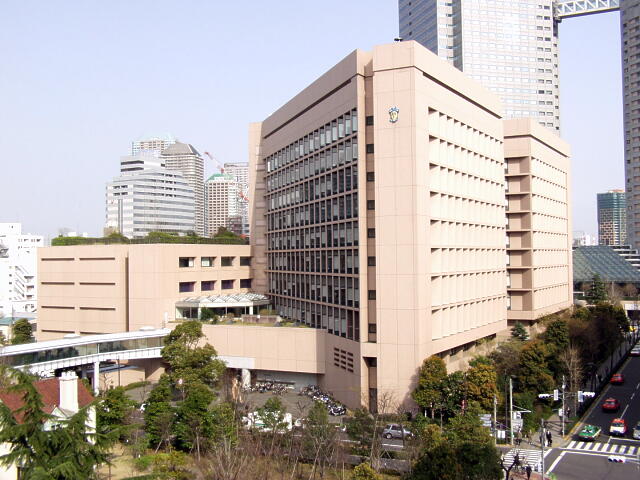 聖路加国際病院で入院窓口受付♪残業5時間程度でワークライフバランス◎仕事と家庭を両立!保険証確認とPC入力、患者様対応など様々な業務が経験できます! イメージ